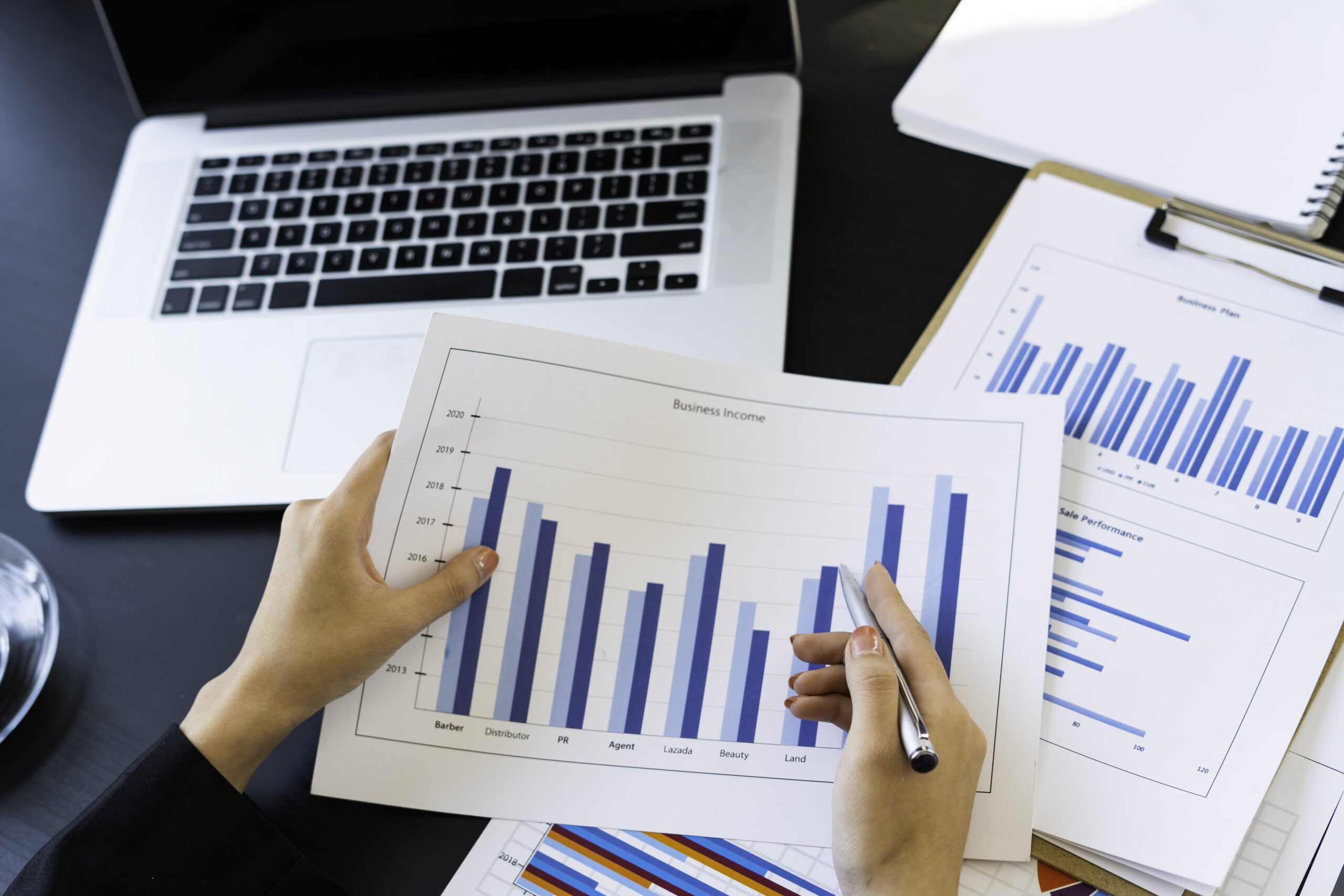 Luis Otavio Camargo Correa Profissional com sólida trajetória em Gestão Administrativa, Financeira e Operacional, atuando em empresas nacionais e multinacionais dos segmentos de consultoria empresarial e comunicação.